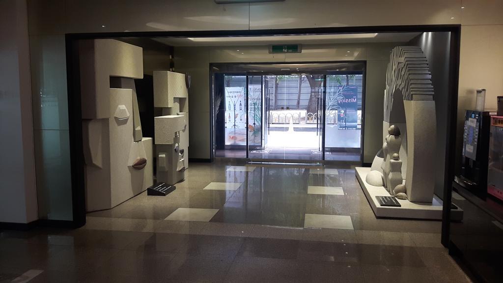 Nice Hotel Uijeongbu Bagian luar foto