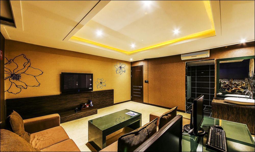 Nice Hotel Uijeongbu Bagian luar foto