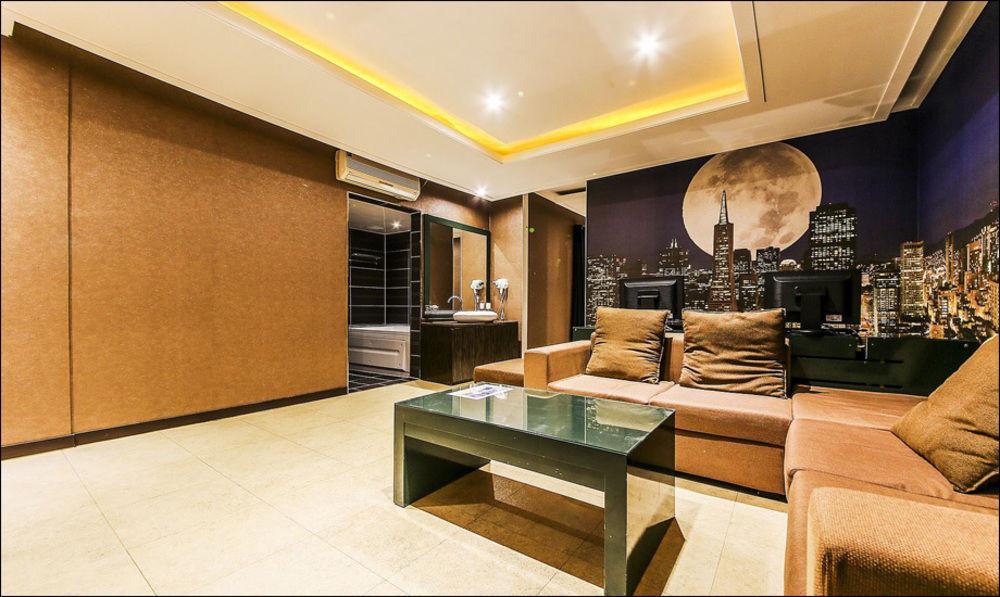 Nice Hotel Uijeongbu Bagian luar foto