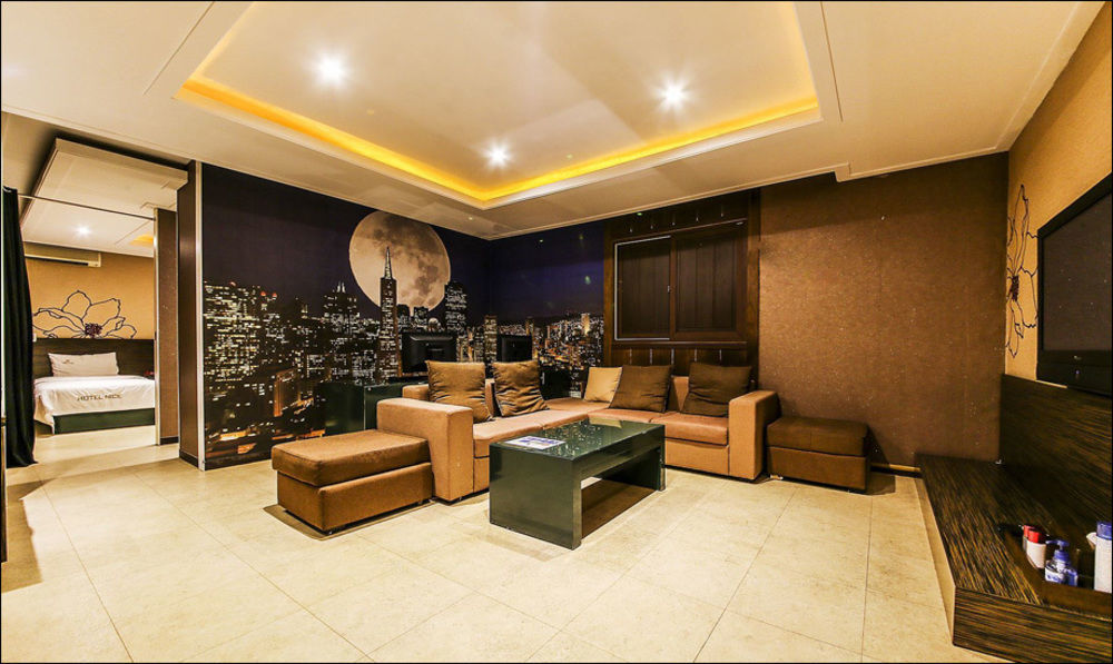 Nice Hotel Uijeongbu Bagian luar foto