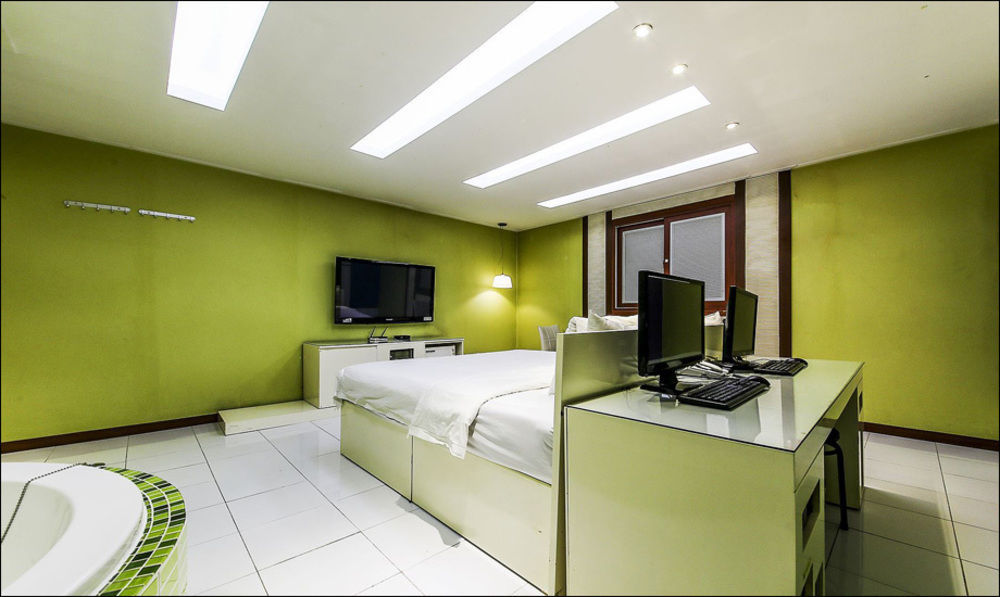 Nice Hotel Uijeongbu Bagian luar foto