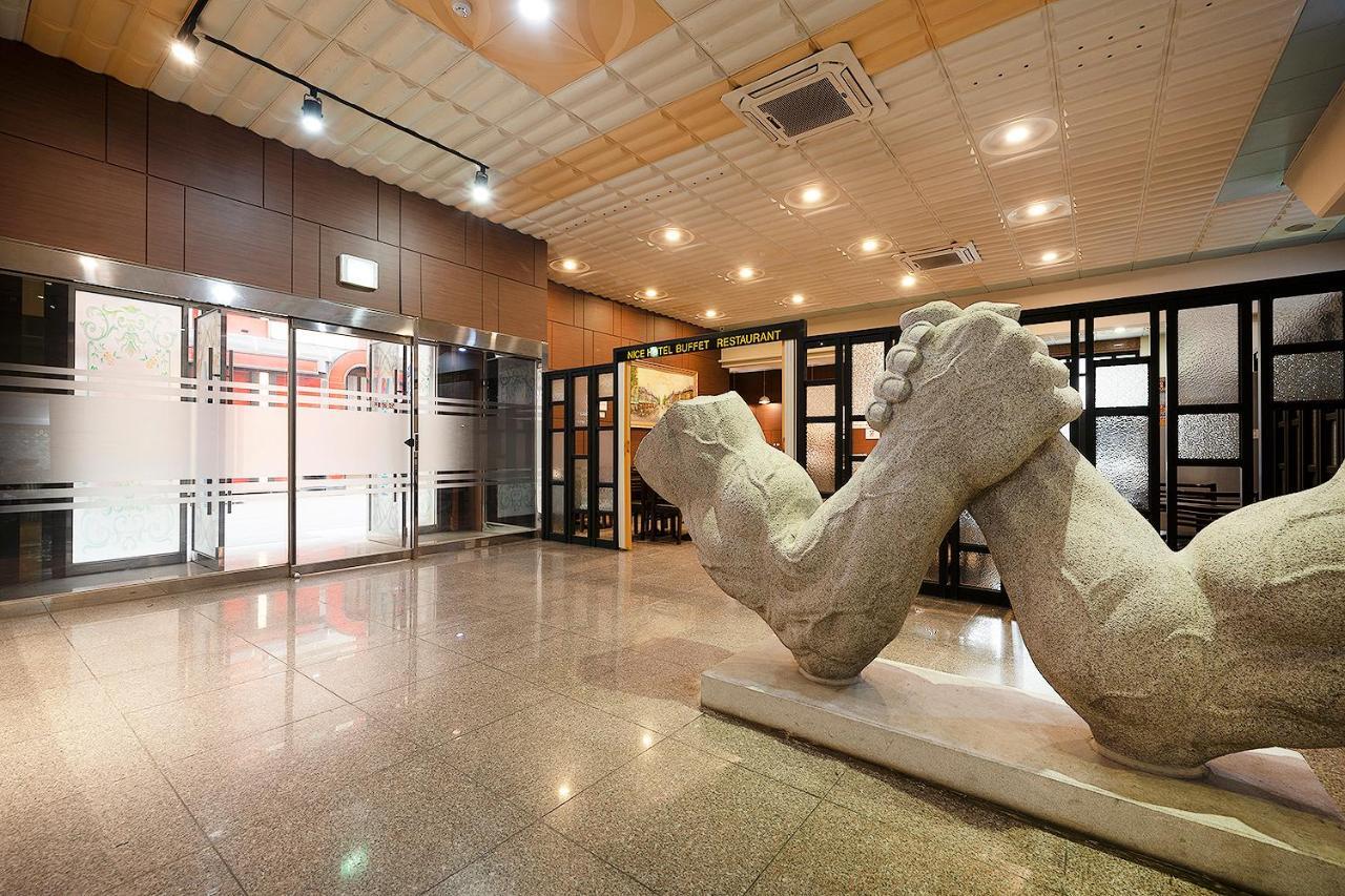 Nice Hotel Uijeongbu Bagian luar foto
